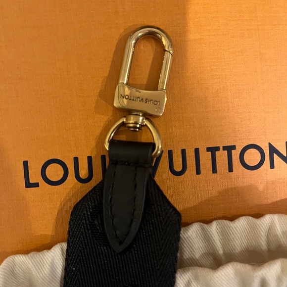 Louis Vuitton, new wave multi pouchette strap - Picture 2 of 2